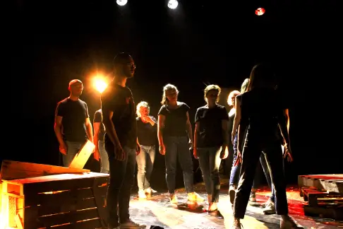 À propos – Théâtre, la troupe sur scène